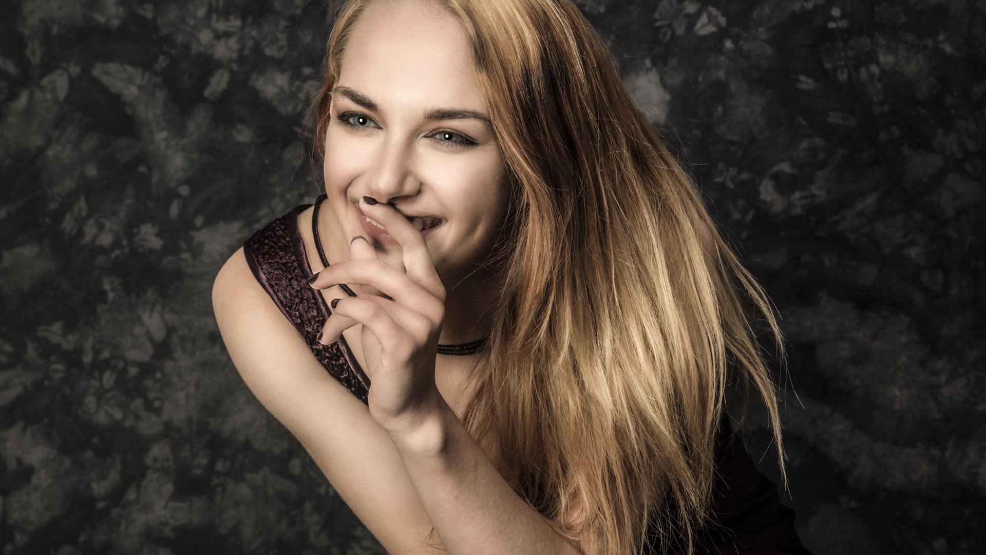 Portrait of a smiling happy woman s face stock image portrait-smile-happy-faces-smiling-157961.jpeg – ITMA MALAYSIA